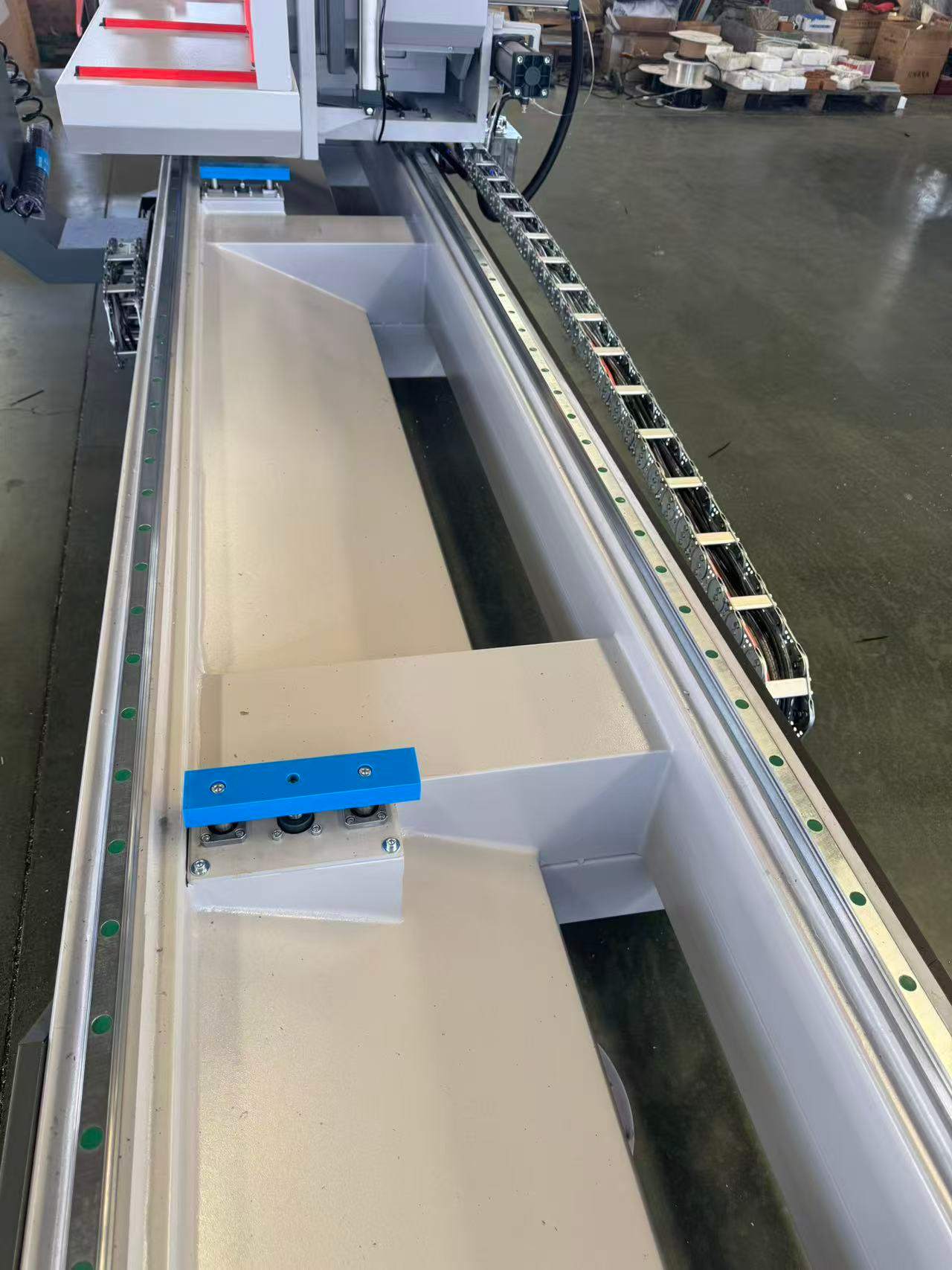 550 CNC உயர் துல்லியம் உள்ளக சுழல் சா (45°/90°)