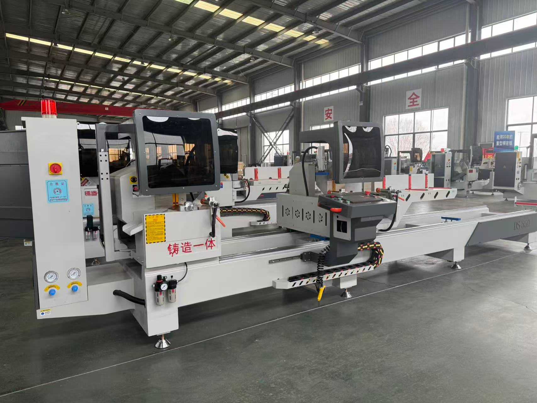 550 CNC இன்டர்னல் ஸ்விவல் 45 டிகிரி மற்றும் 90 டிகிரி துல்லியம்