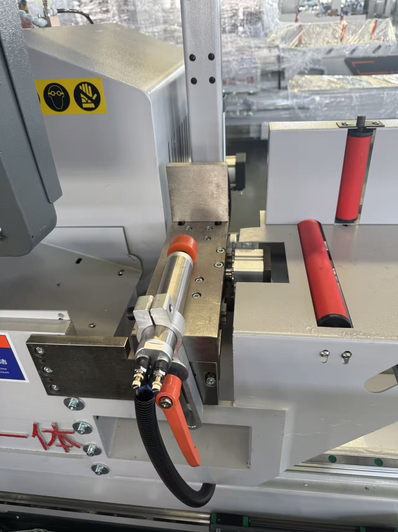 550 CNC இன்டர்னல் ஸ்விவல் கட்-ஆஃப் சா (45° & 90°)