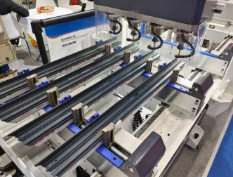 துல்லியமான 4-தலை CNC அலுமினியம் திரை சுவர் துளையிடும் இயந்திரம்