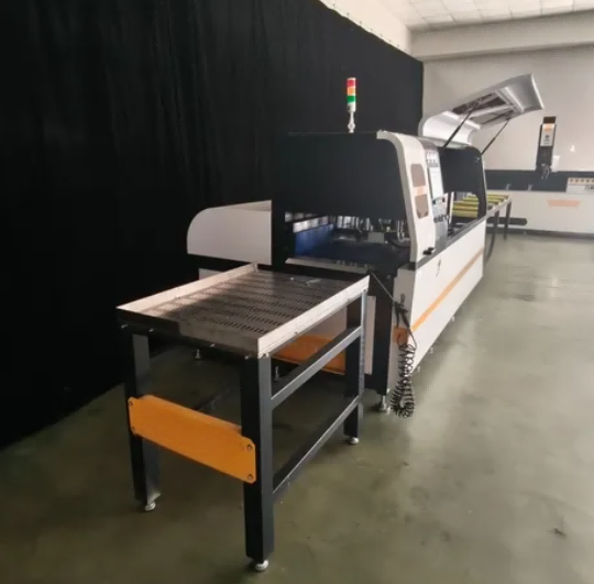 தொழில்துறை அலுமினிய சுயவிவரங்களுக்கான மிகத் துல்லியமான CNC சுற்றறிக்கை சா